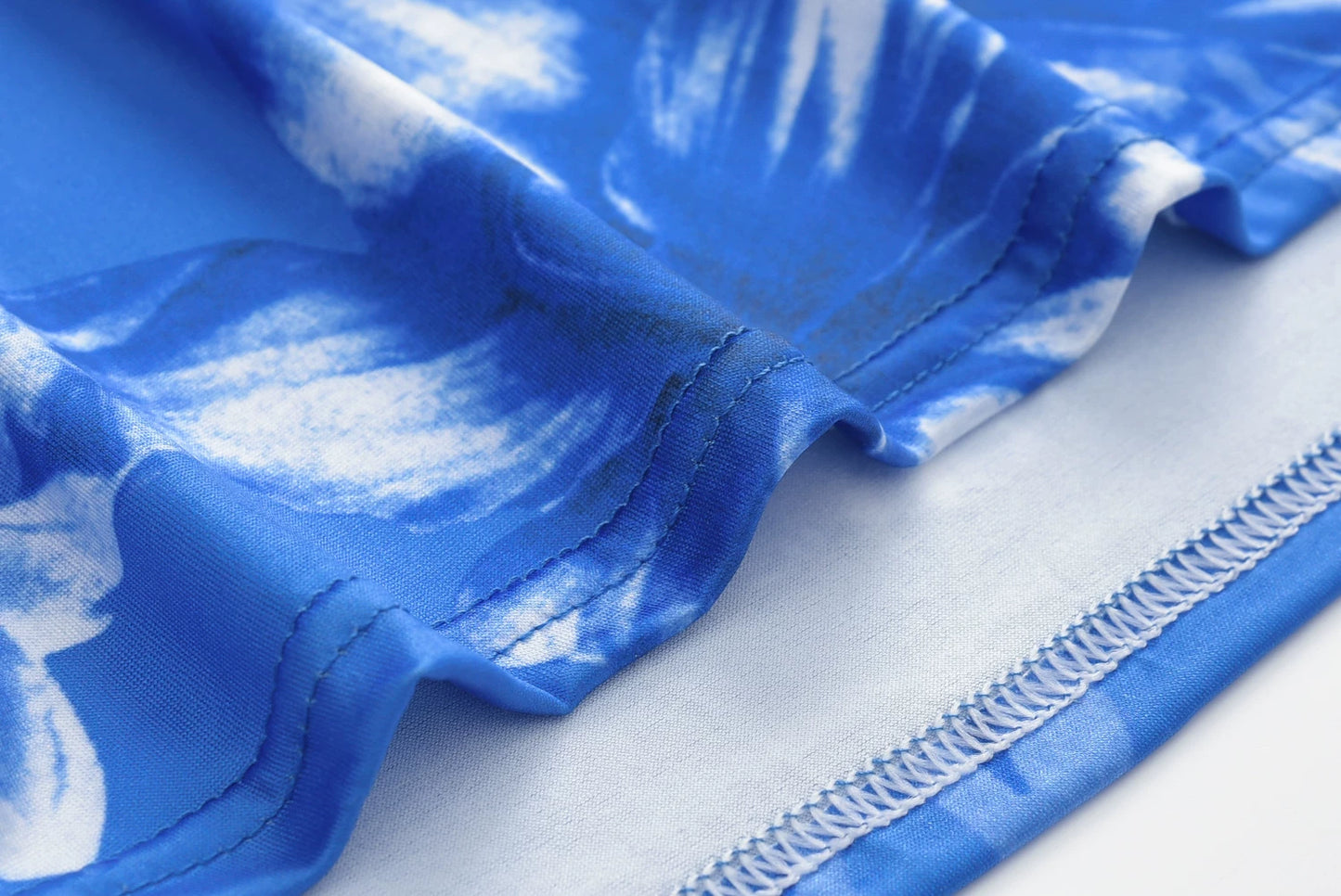 Anzugset, geblümtes Kleid mit V-Ausschnitt