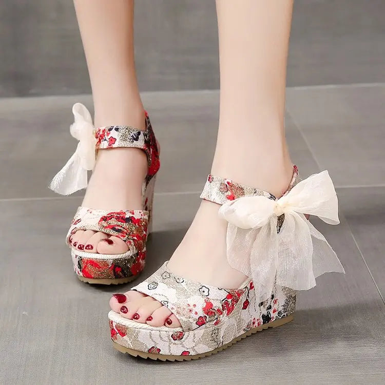 Bequeme Damensandalen von RZSMTYA