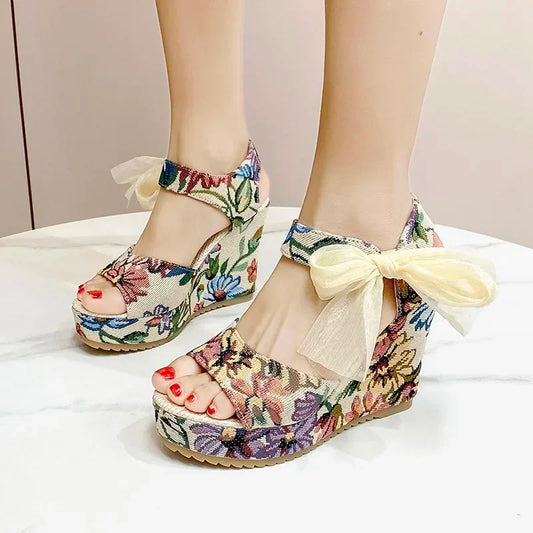 Bequeme Damensandalen von RZSMTYA