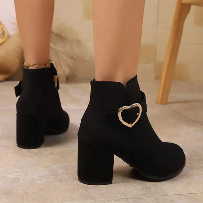 Stiefeletten mit beflocktem, quadratischem Absatz