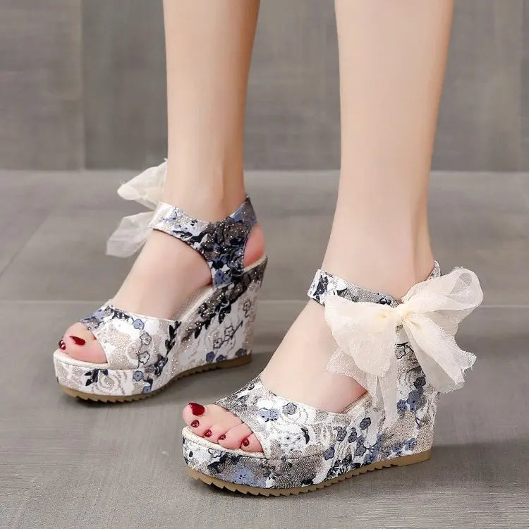 Bequeme Damensandalen von RZSMTYA