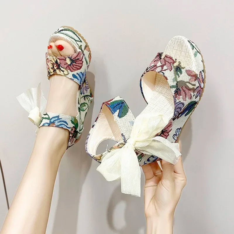 Bequeme Damensandalen von RZSMTYA