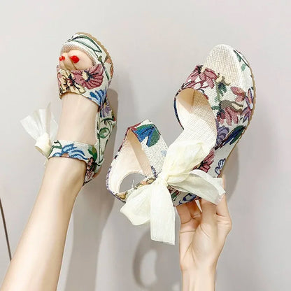Bequeme Damensandalen von RZSMTYA